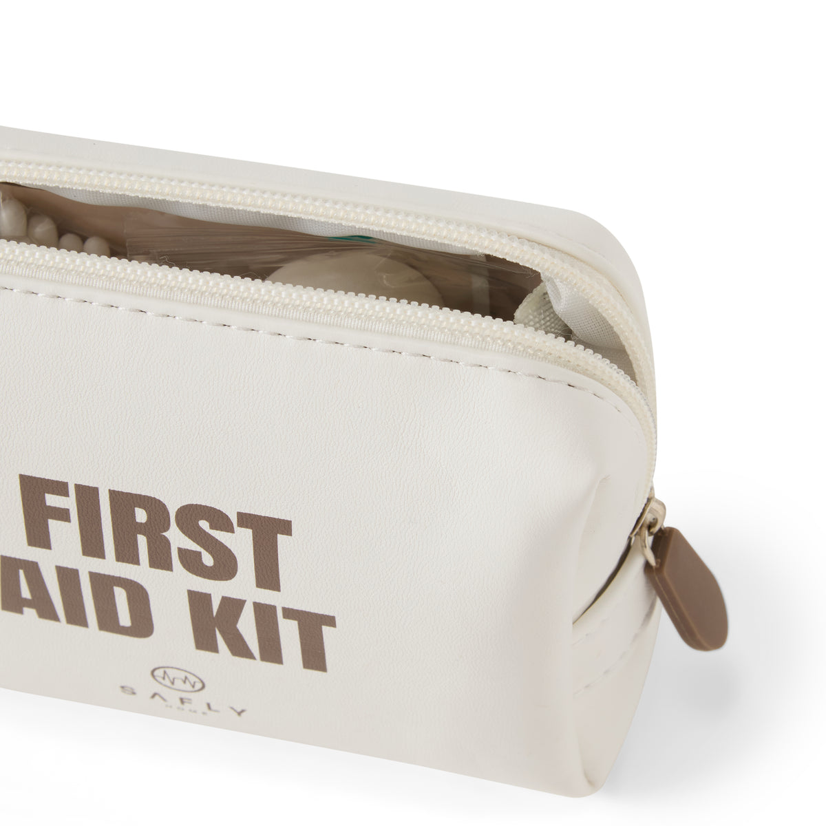 Detail van de rits en inhoud van de witte Safly EHBO-kit