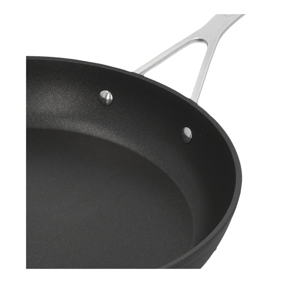 Demeyere Alu Industry 3 Duraslide 28 cm – detail antiaanbaklaag en RVS klinknagels