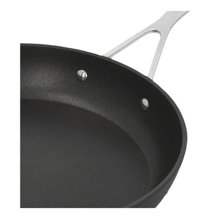 Demeyere Alu Industry 3 Duraslide 28 cm – detail antiaanbaklaag en RVS klinknagels