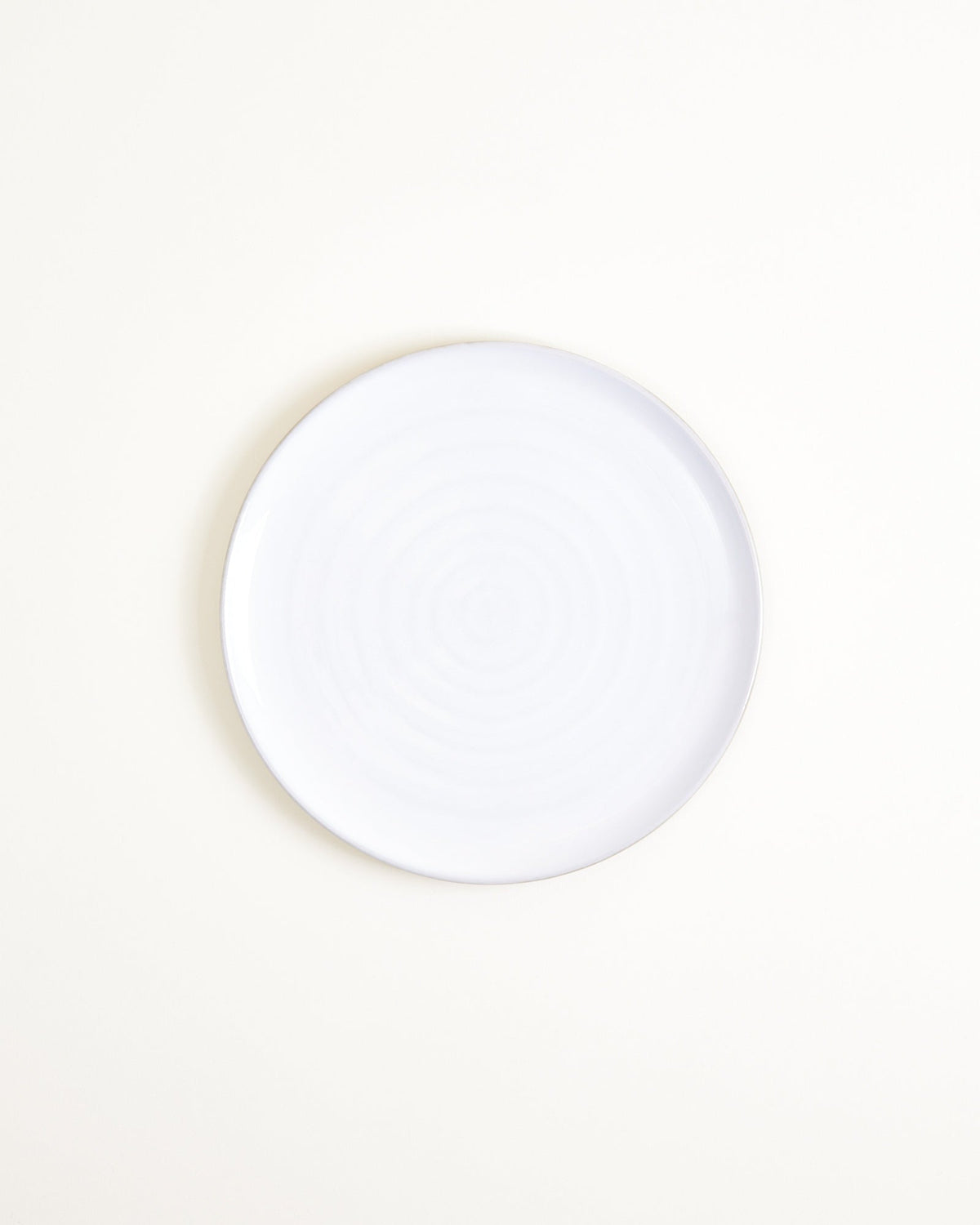 Motel a Miio Seda bord small - saliegroen en wit – detail en presentatie